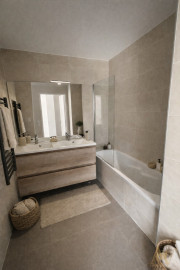 
                                                                                        Vente
                                                                                         Magnifique 3 Pièces dernier étage terrasse ANTIBES