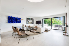 
                                                                                        Vente
                                                                                         Magnifique appartement rénové avec jardin et vue mer panoramique