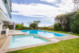 
                                                                                        Vente
                                                                                         Magnifique appartement rénové jardin et vue mer