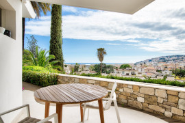 
                                                                                        Vente
                                                                                         Magnifique appartement rénové avec jardin et vue mer panoramique