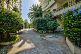 
                                                                                        Location
                                                                                         Magnifique appartement rénové avec vue mer