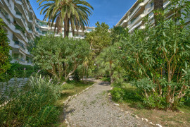 
                                                                                        Location
                                                                                         Magnifique appartement rénové avec vue mer