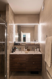 
                                                                                        Vente
                                                                                         Magnifique appartement rénové par un architecte dans une résidence avec parc sécurisé