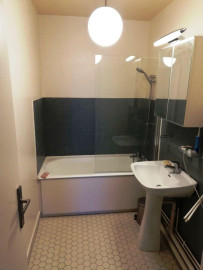 
                                                                                        Location
                                                                                         Magnifique F3 : traversant, belle vue, orienté sud