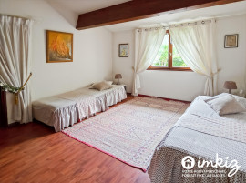 
                                                                                        Vente
                                                                                         Magnifique maison traditionnelle 8 pièces