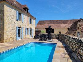 Vente
Magnifique propriété en pierre naturelle avec ch