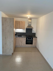 
                                                                                        Location
                                                                                         Magnifique T2 avec vue sur les Alpes et balcon