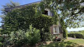 
                                                                                        Vente
                                                                                         Maison familiale 162 m² avec parc de 1 600 m² piscinable à Saint-Cyr-au-Mont-d'Or
