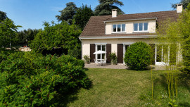 
                                                                                        Vente
                                                                                         Maison familiale 162 m² avec parc de 1 600 m² piscinable à Saint-Cyr-au-Mont-d'Or
