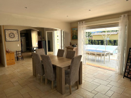 Vente
Magnifique villa contemporaine avec piscine