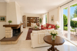 
                                                                                        Vente
                                                                                         Maison familiale 162 m² avec parc de 1 600 m² piscinable à Saint-Cyr-au-Mont-d'Or