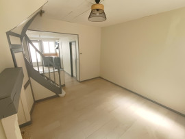 
                                                                                        Location
                                                                                         Maison 1 chambre, 1 bureau avec cour Amiens
