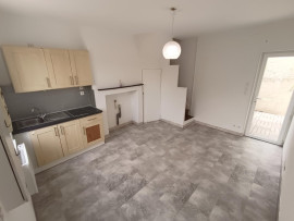 
                                                                                        Location
                                                                                         Maison 1 chambre et cour, quartier Saint-Pierre