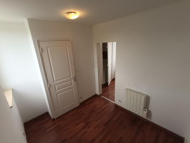 
                                                                                        Location
                                                                                         Maison 1 chambre et cour, quartier Saint-Pierre