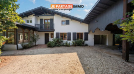 
                                                                                        Vente
                                                                                         Maison 10 pièces 240m2 avec jardin 2500m2 piscinable