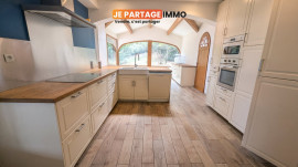 
                                                                                        Vente
                                                                                         Maison 10 pièces 240m2 avec jardin 2500m2 piscinable