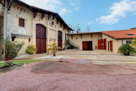 
                                                                                        Vente
                                                                                         Maison 10 pièces