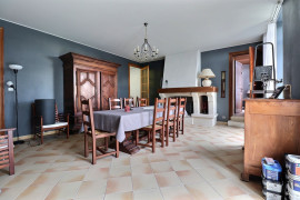 
                                                                                        Vente
                                                                                         Maison 10 pièces