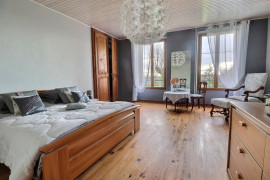 
                                                                                        Vente
                                                                                         Maison 10 pièces
