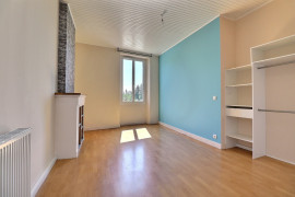 
                                                                                        Vente
                                                                                         Maison 10 pièces