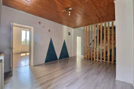 
                                                                                        Vente
                                                                                         Maison 10 pièces