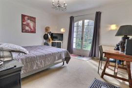 
                                                                                        Vente
                                                                                         Maison 10 pièces