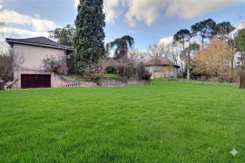 
                                                                                        Vente
                                                                                         Maison 10 pièces