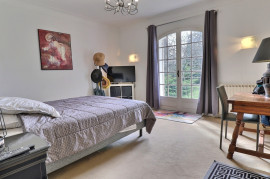 
                                                                                        Vente
                                                                                         Maison 10 pièces