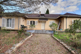 
                                                                                        Vente
                                                                                         Maison 10 pièces