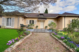 
                                                                                        Vente
                                                                                         Maison 10 pièces
