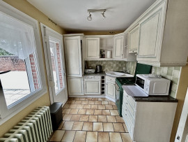 Vente
Maison 105 m2 avec beau jardin.