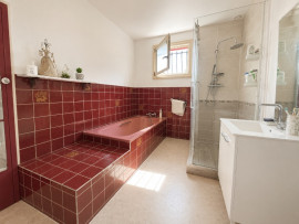 
                                                                                        Vente
                                                                                         Maison 137 m² – 4 chambres – Terrain 4900 m² – Calme + volumes – 15 min Bergerac