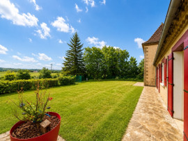 
                                                                                        Vente
                                                                                         Maison 137 m² – 4 chambres – Terrain 4900 m² – Calme + volumes – 15 min Bergerac