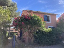 
                                                                                        Vente
                                                                                         maison 2 chambres + 2 pkg et piscine commune