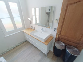 
                                                                                        Location
                                                                                         Maison, 2 chambres, bureau