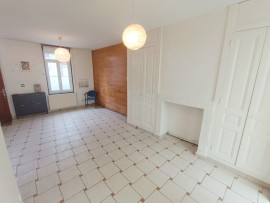 
                                                                                        Location
                                                                                         Maison, 2 chambres, bureau