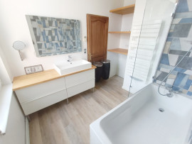 
                                                                                        Location
                                                                                         Maison, 2 chambres, bureau