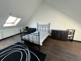 
                                                                                        Vente
                                                                                         Maison 2 chambres, bureau et cour