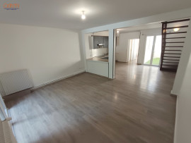 
                                                                                        Location
                                                                                         Maison 2 chambres Cour proche Coliseum