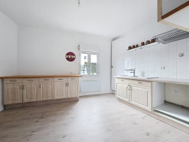 
                                                                                        Vente
                                                                                         Maison  2 chambres- jardin- double garage + un T2 loué en RDC : un achat malin en plein centre de CHÂTEAU-RENAULT