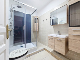 
                                                                                        Vente
                                                                                         Maison  2 chambres- jardin- double garage + un T2 loué en RDC : un achat malin en plein centre de CHÂTEAU-RENAULT