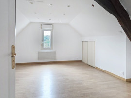 
                                                                                        Vente
                                                                                         Maison  2 chambres- jardin- double garage + un T2 loué en RDC : un achat malin en plein centre de CHÂTEAU-RENAULT