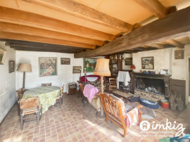 Vente
Maison 2 pièces avec jardin, garage, cave voutée.