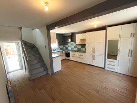 
                                                                                        Location
                                                                                         Maison 3 chambres et jardin, Boves