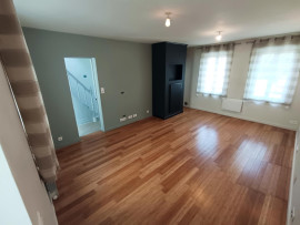 
                                                                                        Location
                                                                                         Maison 3 chambres et jardin, Boves
