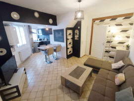 
                                                                                        Vente
                                                                                         Maison 4 chambres avec petite cour