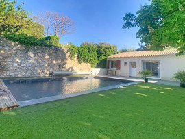 
                                                                                        Vente
                                                                                         Maison 4 chbres avec piscine centre ville