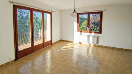 
                                                                                        Vente
                                                                                         Maison 5 pièces