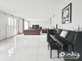
                                                                                        Vente
                                                                                         Maison 5 pièces