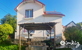 
                                                                                        Vente
                                                                                         Maison 5 pièces